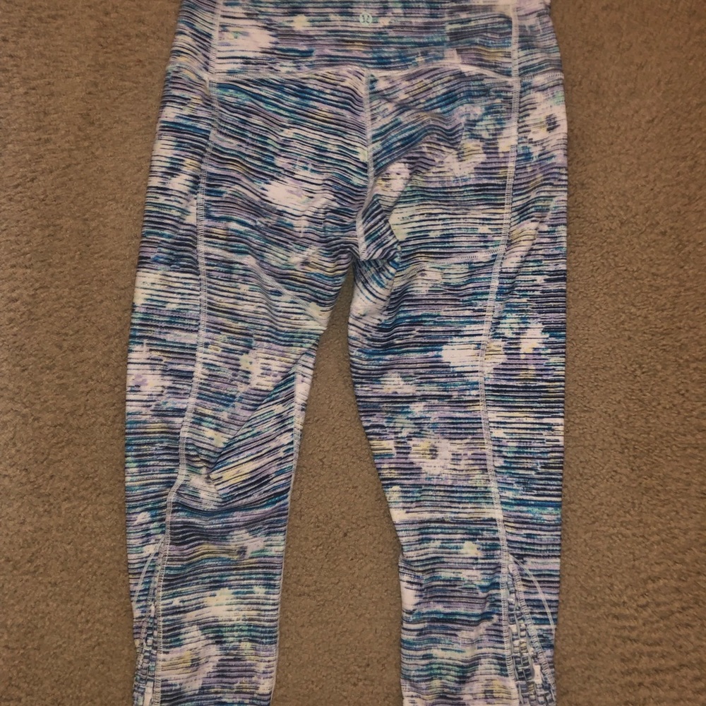 Lululemon hi-rise Blurry belle crops
